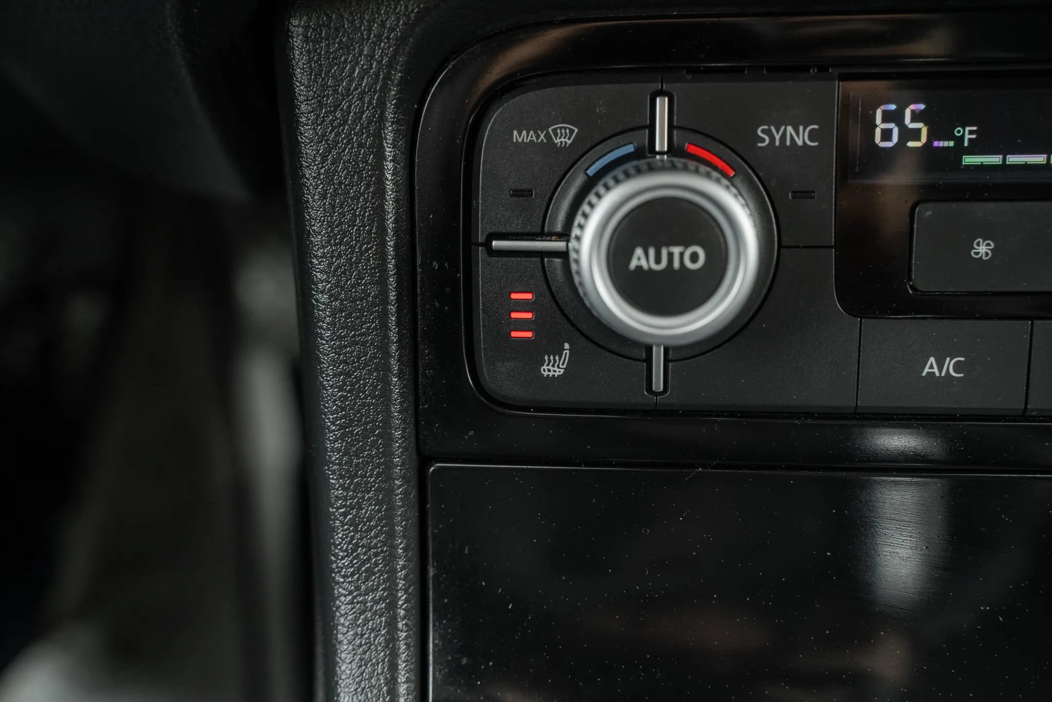 Used 2016 Volkswagen Touareg Sport AWD/4WD image 23