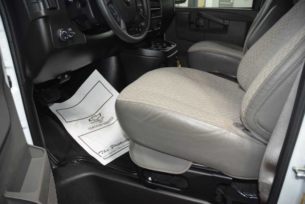 Used 2025 Chevrolet Express 3500 LT w/ LT Preferred Equipment Group RWD image 32