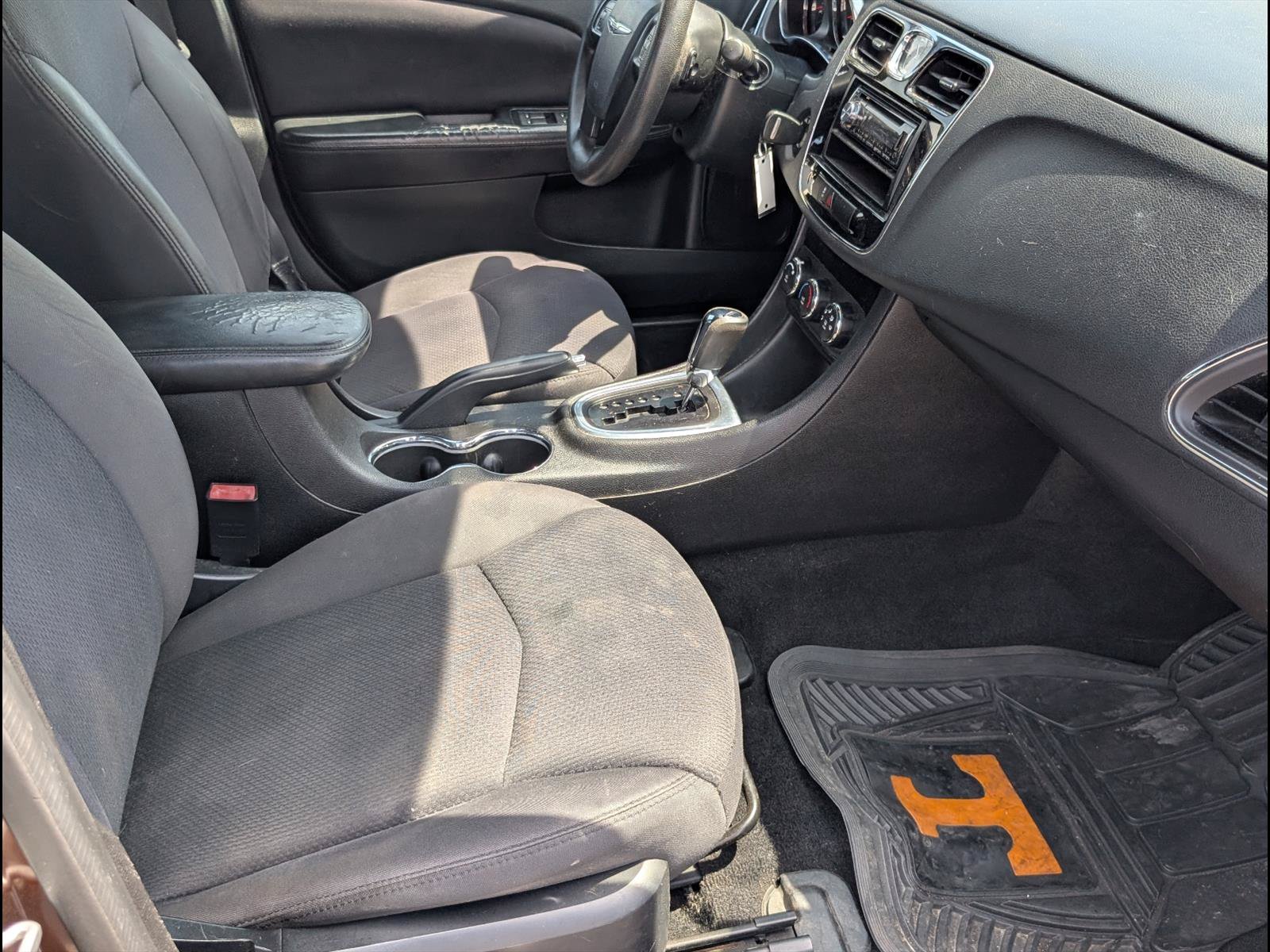 Used 2013 Chrysler 200 LX FWD image 18