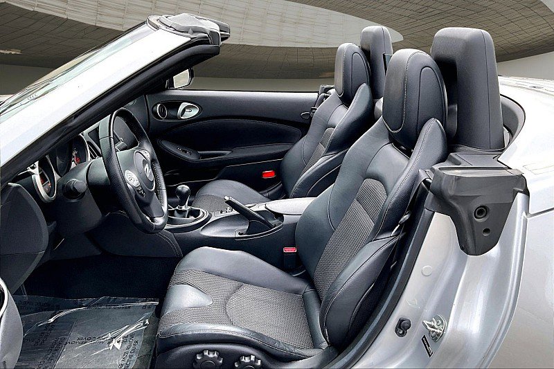 Used 2017 Nissan 370Z Touring image 23