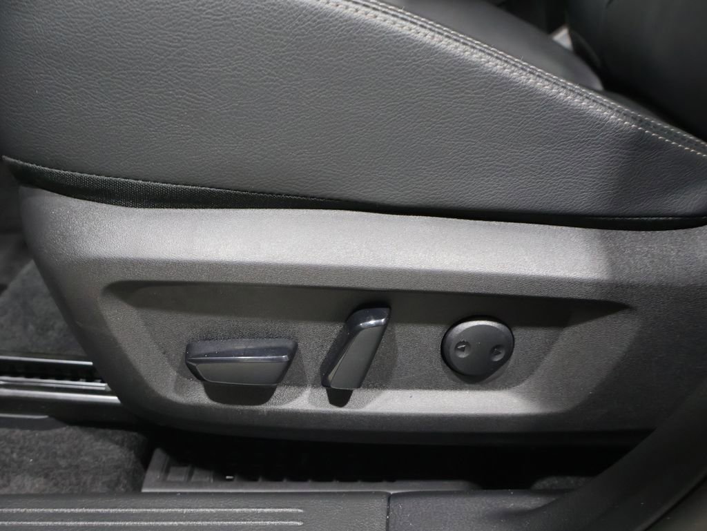 Used 2025 Nissan Rogue SL w/ SL Premium Package image 13