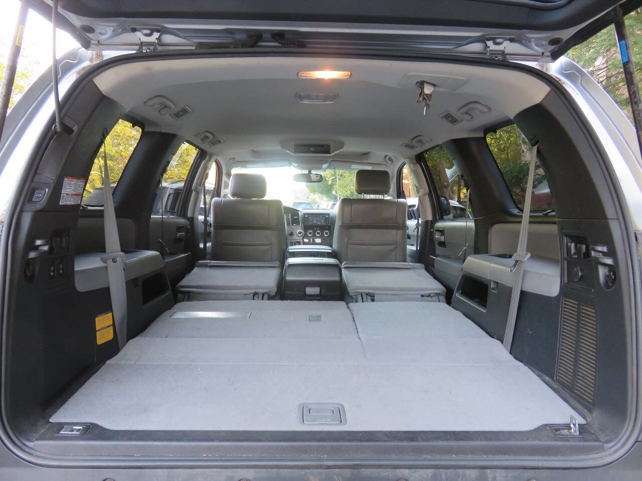 Used 2016 Toyota Sequoia Platinum image 27