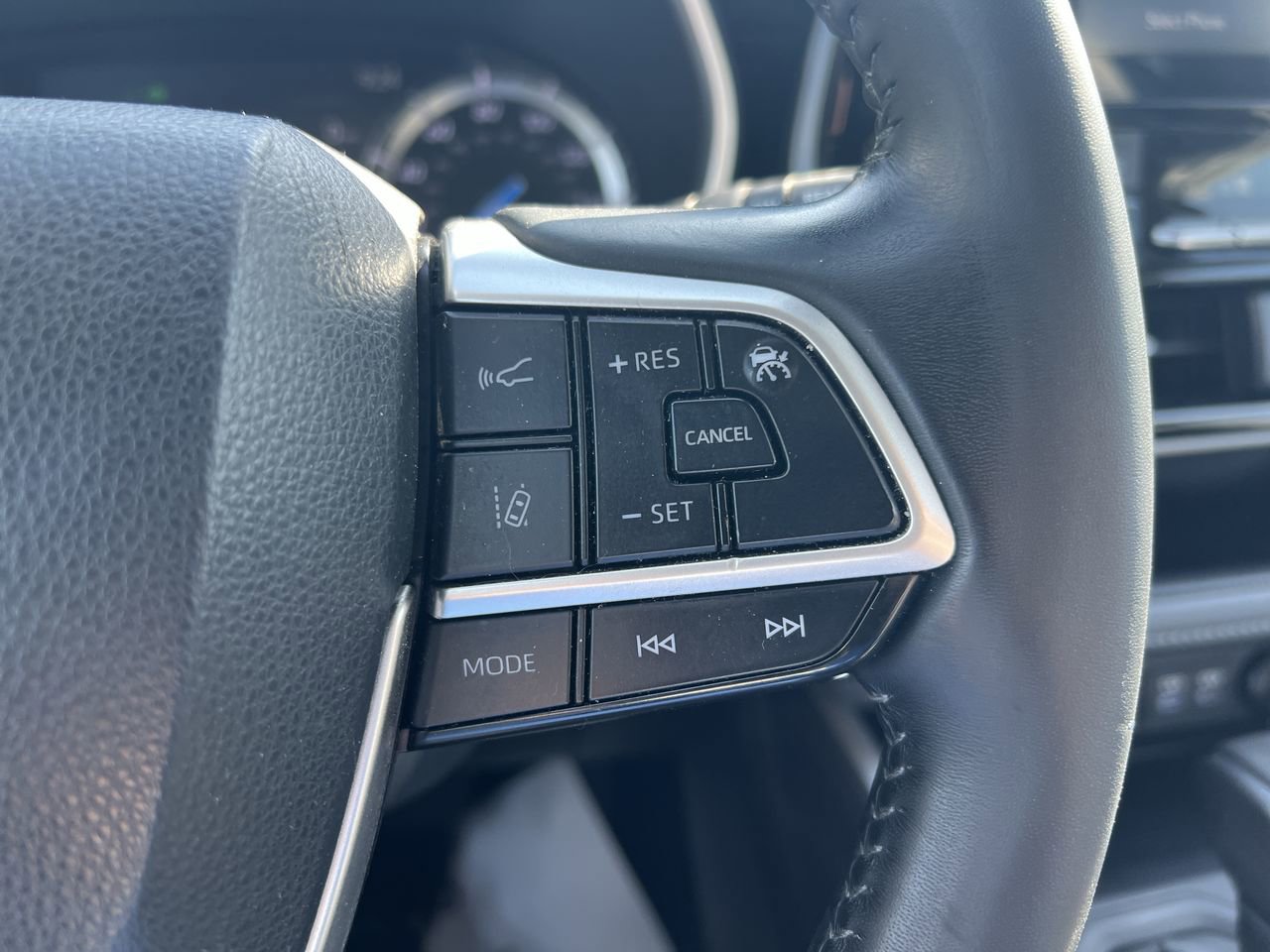 Used 2022 Toyota Highlander XLE AWD/4WD image 20