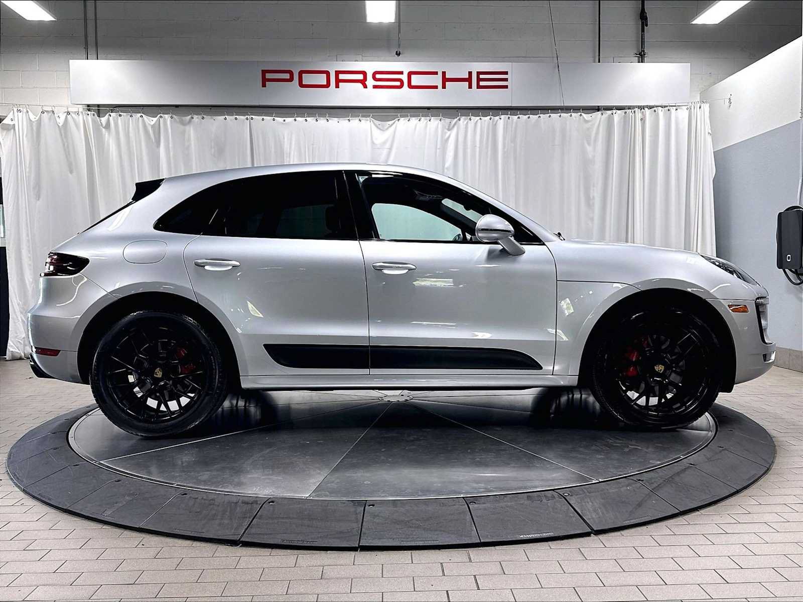 Used 2017 Porsche Macan GTS AWD/4WD image 10