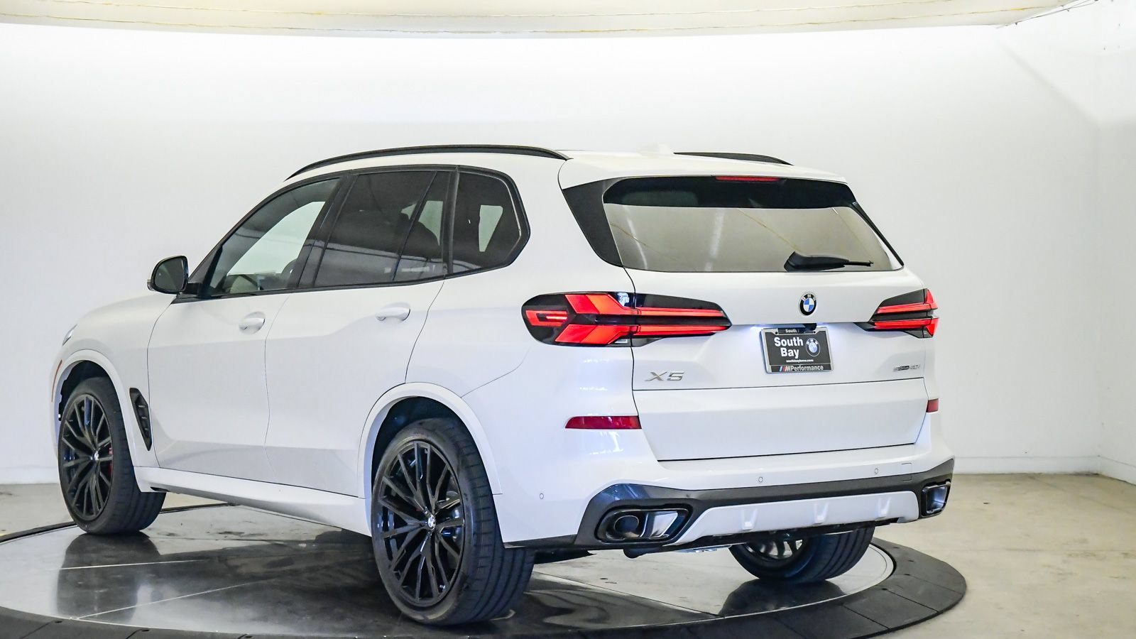 New 2026 BMW X5 sDrive40i w/ M Sport Package RWD image 2