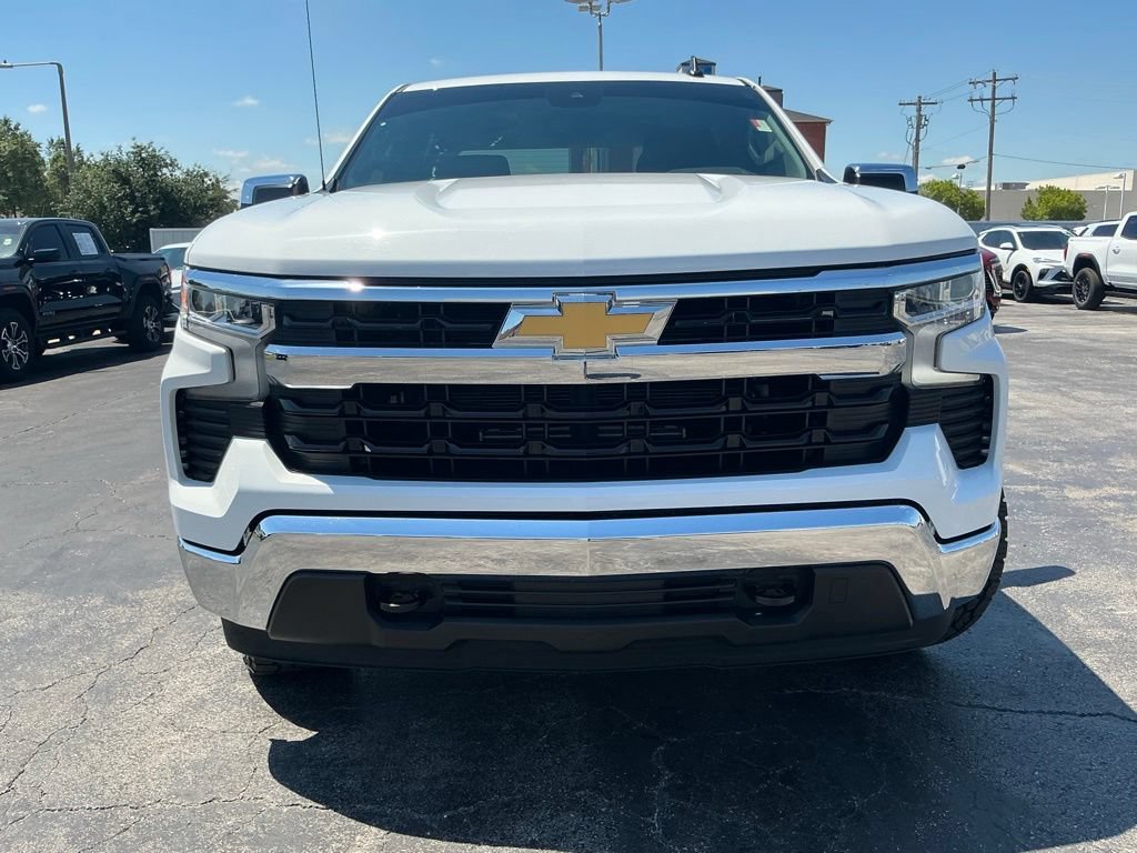 Used 2024 Chevrolet Silverado 1500 LT AWD/4WD image 2