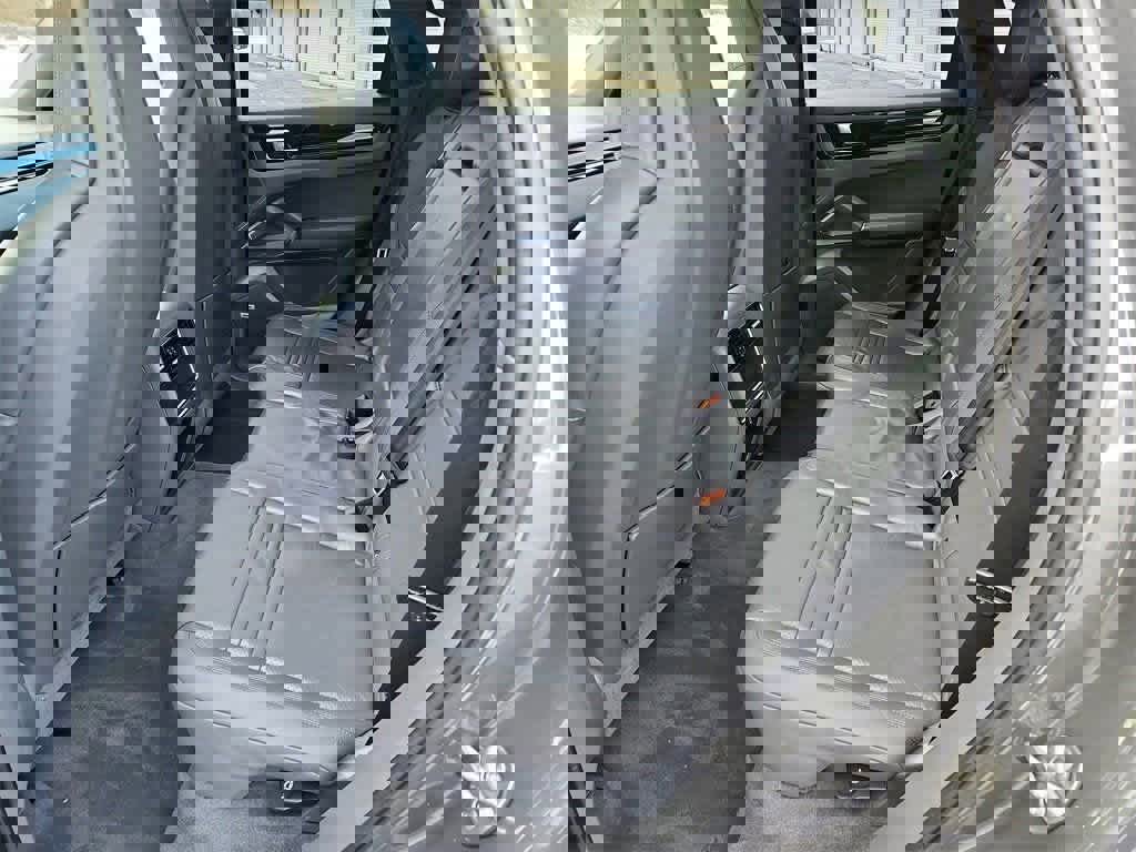 Certified 2022 Porsche Cayenne image 36