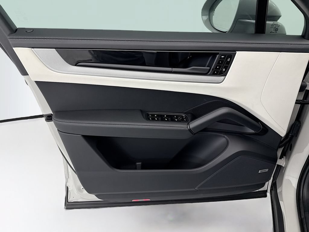 New 2026 Porsche Cayenne Coupe AWD/4WD image 24