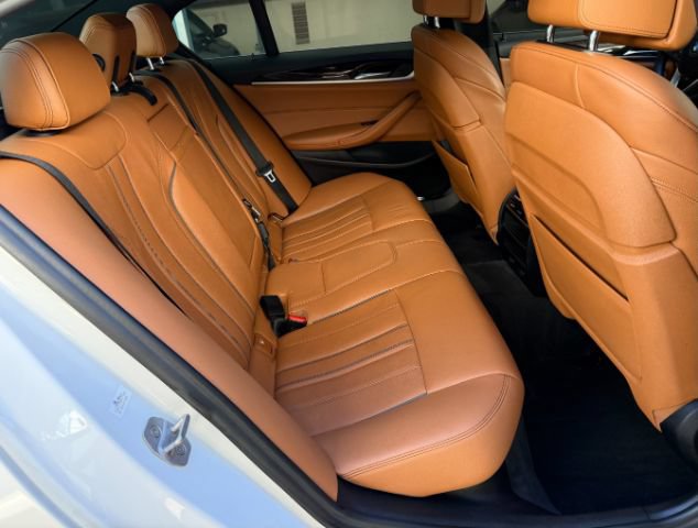 Used 2019 BMW 530e w/ Convenience Package RWD image 17