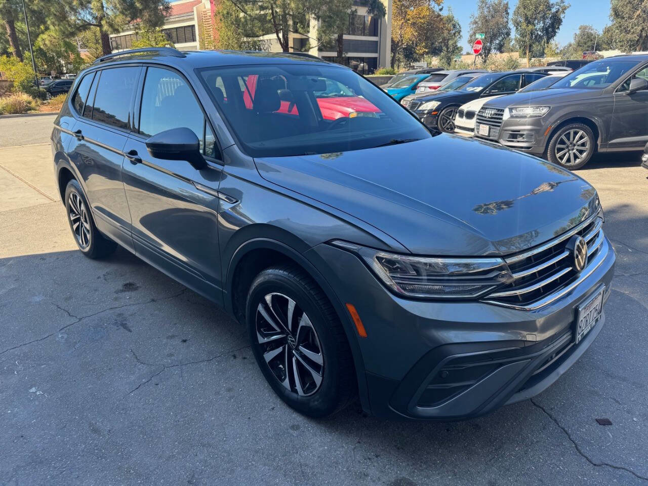 Used 2022 Volkswagen Tiguan S image 2