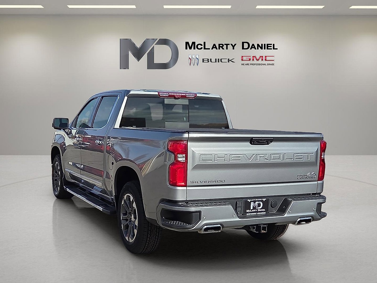 Used 2023 Chevrolet Silverado 1500 High Country w/ Technology Package image 4