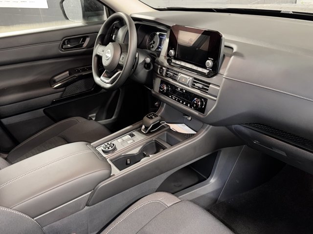 New 2025 Nissan Pathfinder S image 9