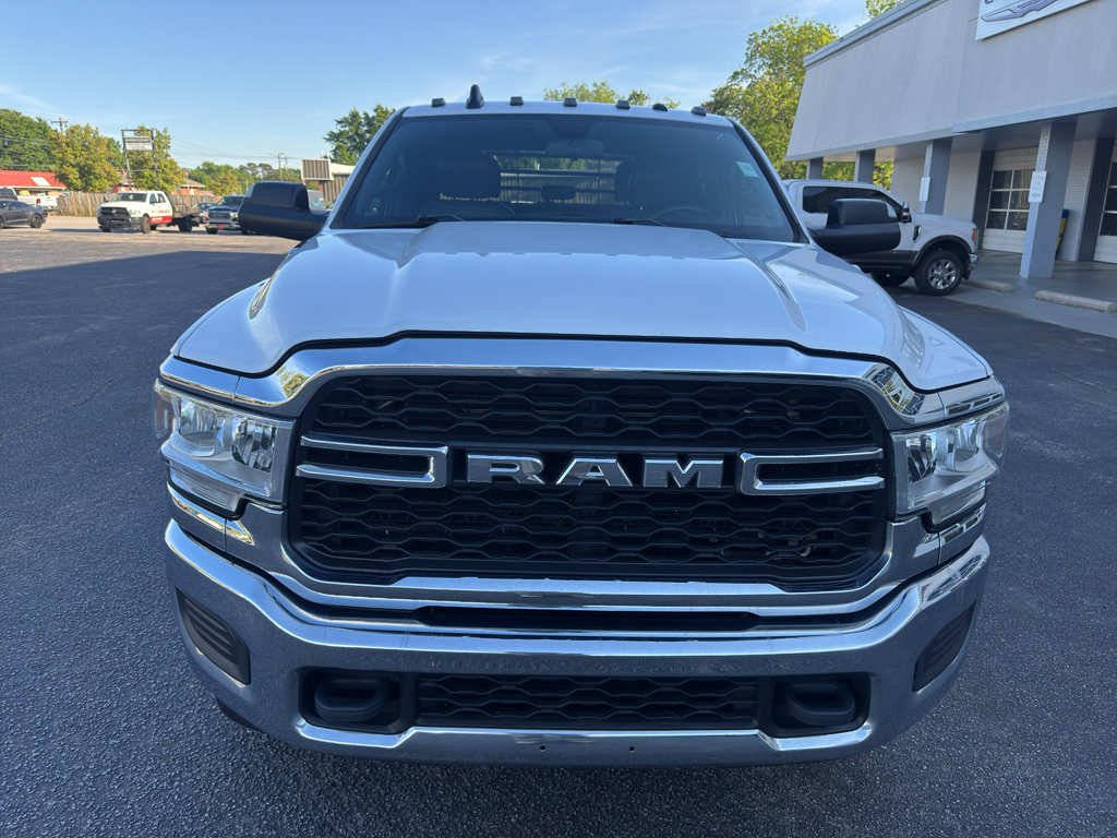 Used 2022 RAM 3500 Tradesman w/ Chrome Appearance Group AWD/4WD image 4