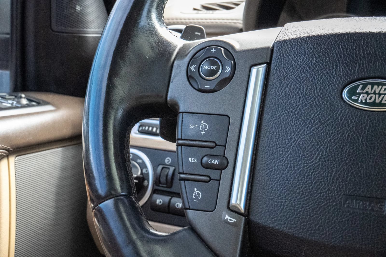 Used 2014 Land Rover LR4 HSE LUX AWD/4WD image 16
