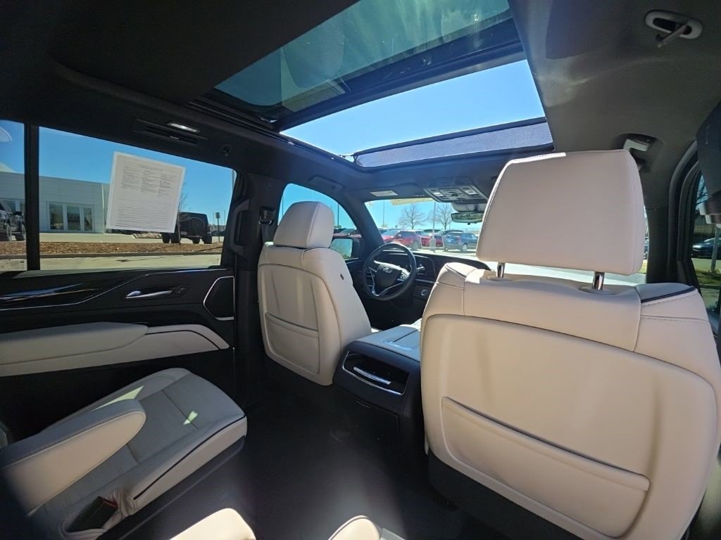 Certified 2024 Cadillac Escalade Sport w/ Heavy-Duty Trailer Package image 19