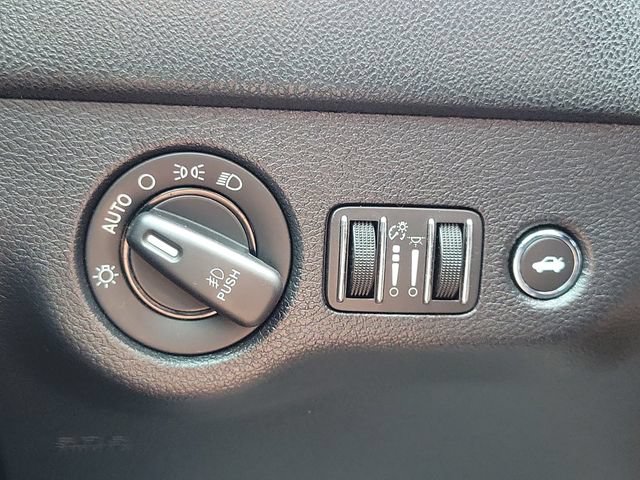 Used 2015 Dodge Charger R/T RWD image 28