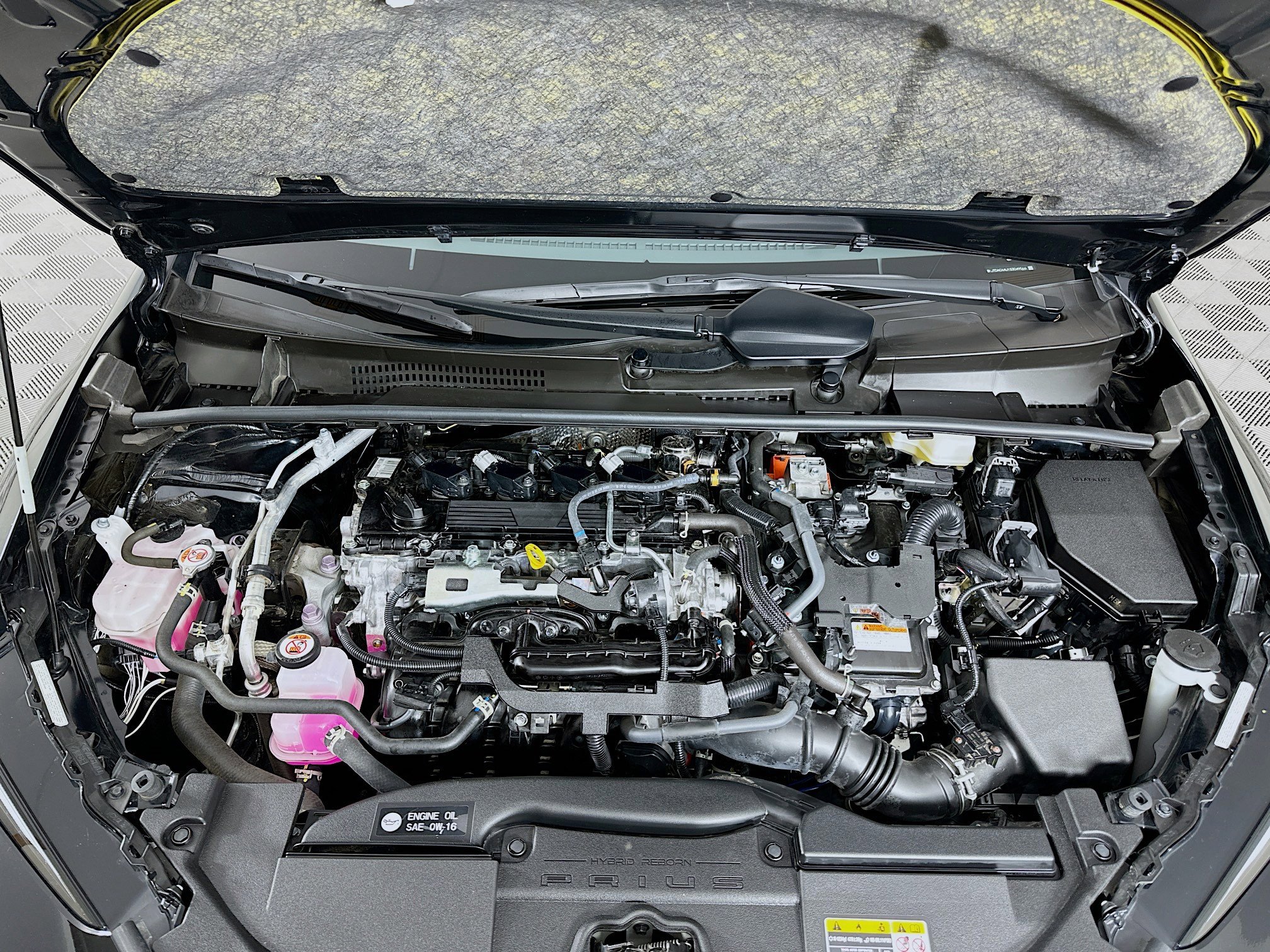 Used 2025 Toyota Prius LE image 31