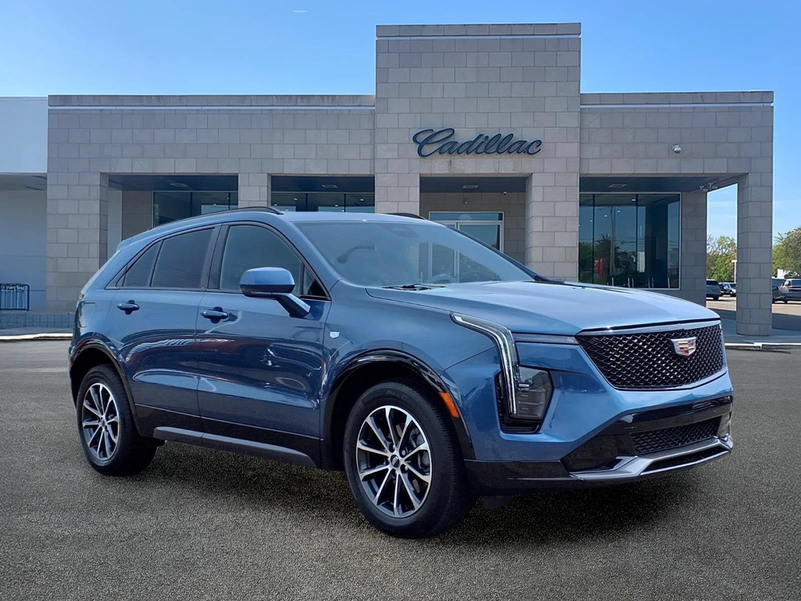 Used 2024 Cadillac XT4 Sport w/ LPO, Floor Liner Package FWD image 3