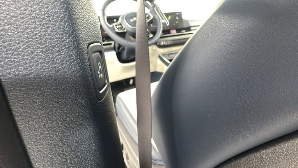 New 2026 Kia Carnival SX w/ SX Dark Edition Package FWD image 15