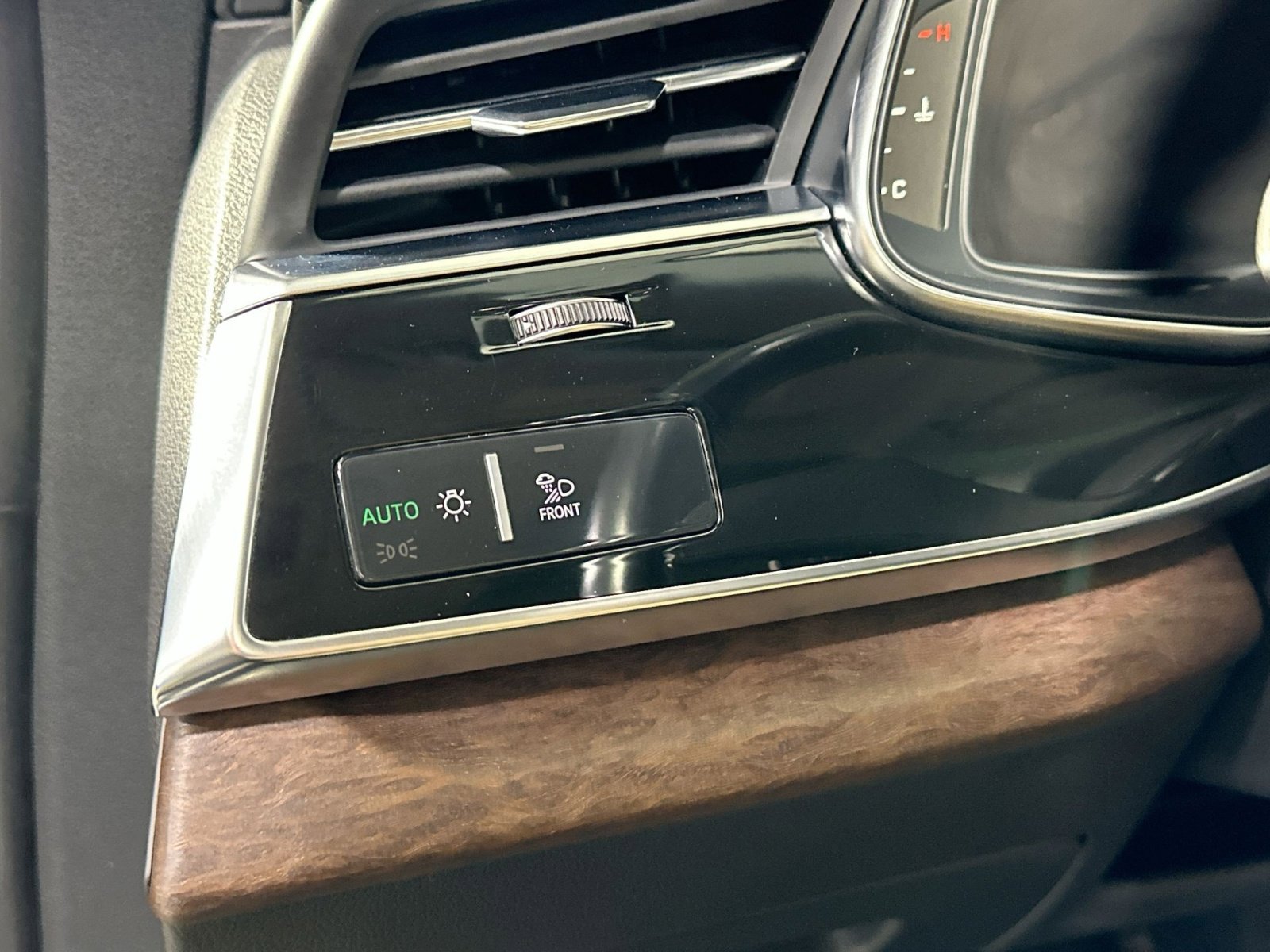 Used 2019 Audi Q8 Prestige image 18