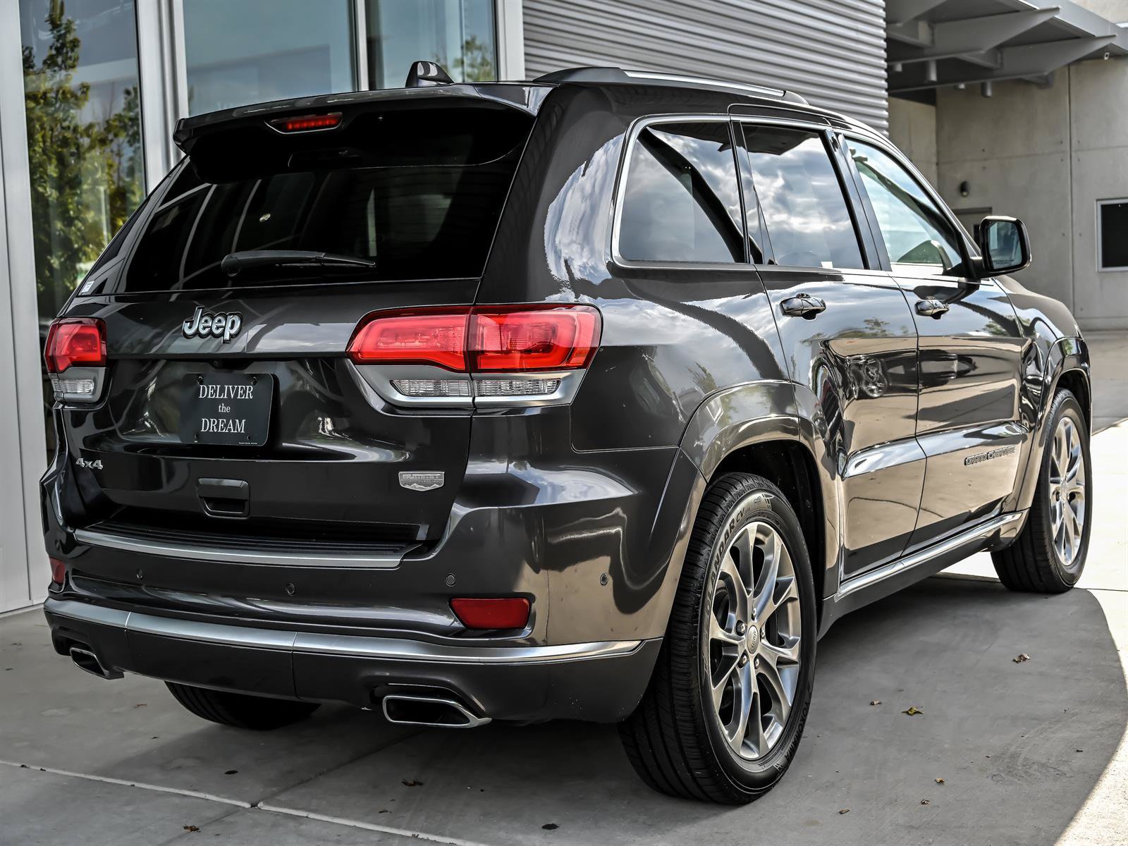 Used 2019 Jeep Grand Cherokee Summit AWD/4WD image 8