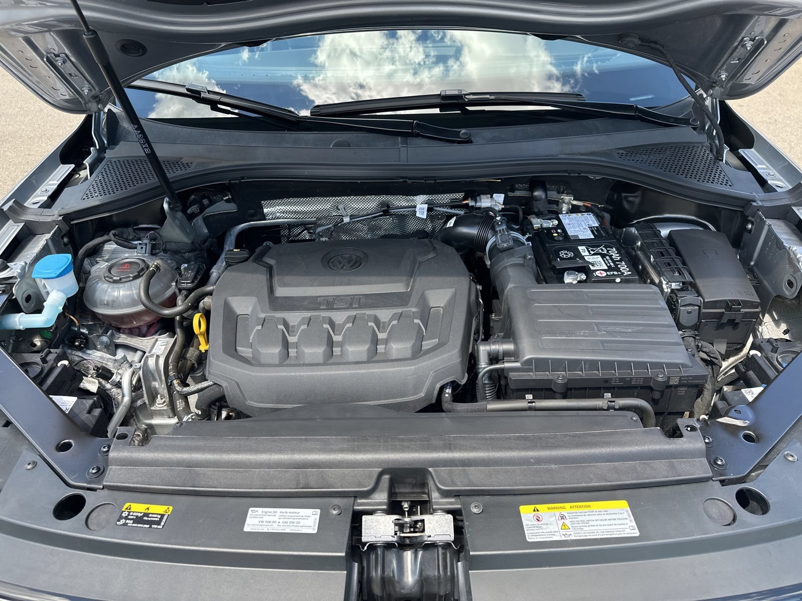 Certified 2024 Volkswagen Tiguan SE R-Line AWD/4WD image 48