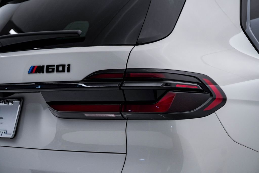 Used 2026 BMW X7 M60i w/ Executive Package image 13