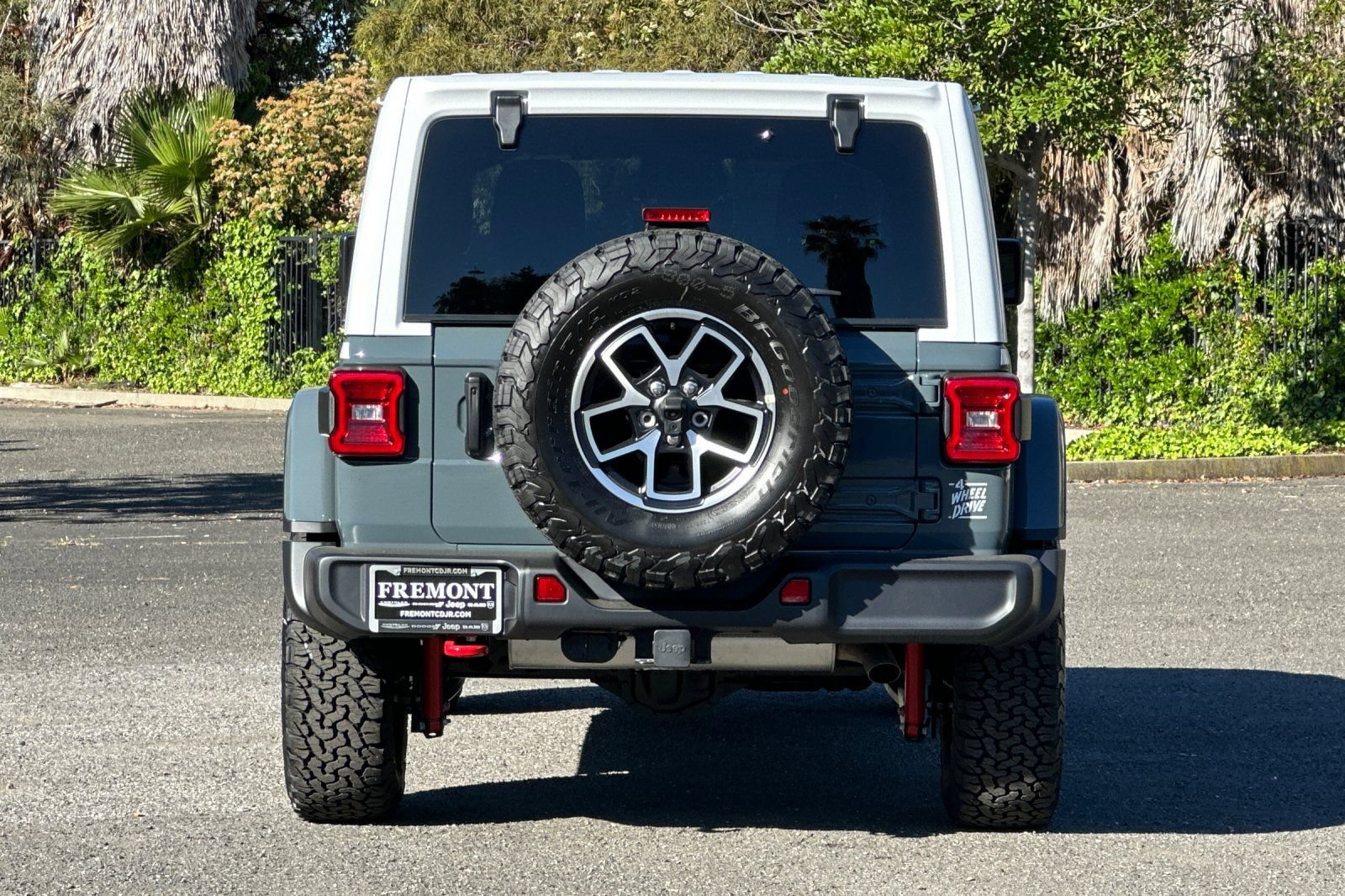 New 2026 Jeep Wrangler Unlimited Rubicon w/ Whitecap Package AWD/4WD image 4