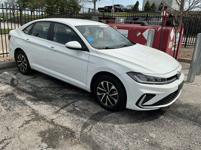 Used 2025 Volkswagen Jetta S image 4