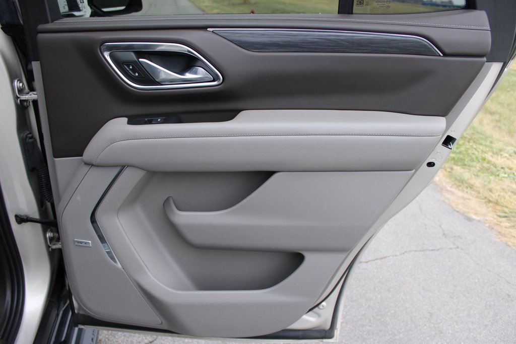 Used 2023 GMC Yukon SLT w/ SLT Luxury Package image 26