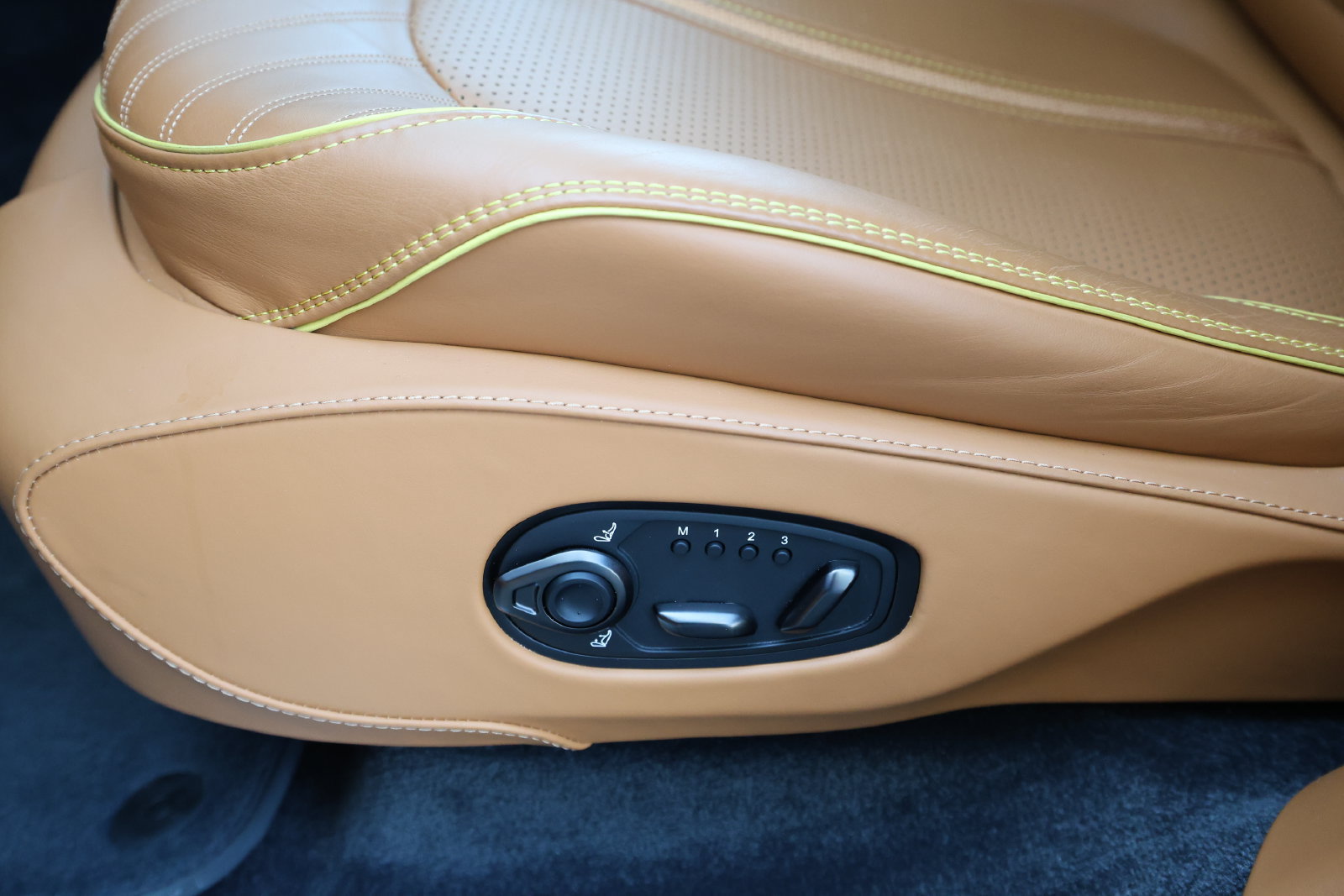 Used 2025 Aston Martin DBX 707 AWD/4WD image 19