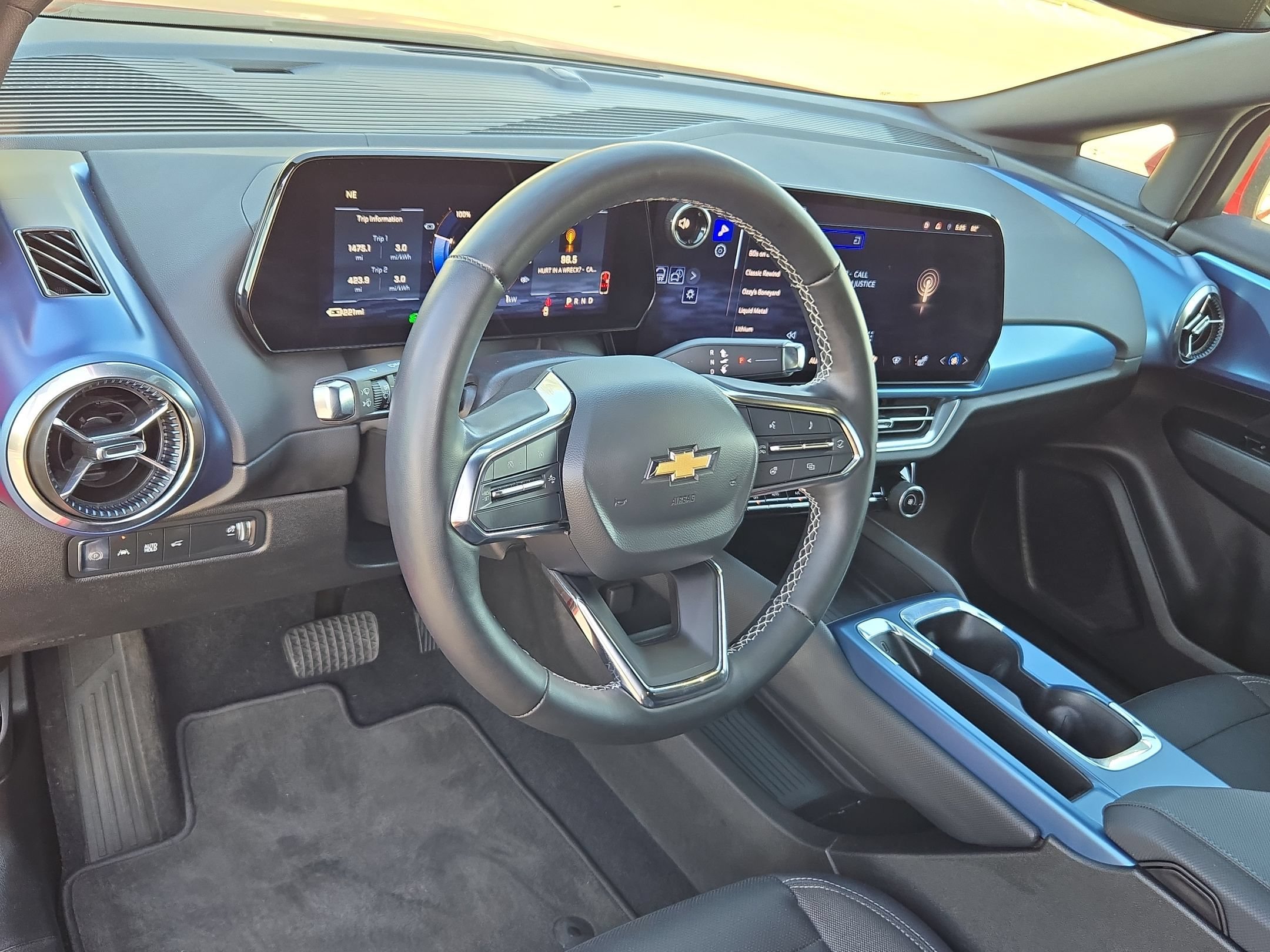 Certified 2024 Chevrolet Equinox EV LT FWD image 10