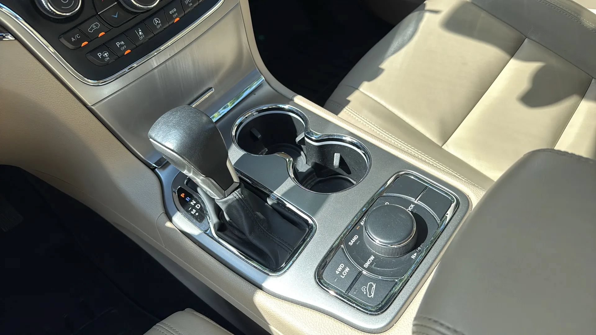 Used 2018 Jeep Grand Cherokee Limited AWD/4WD image 36