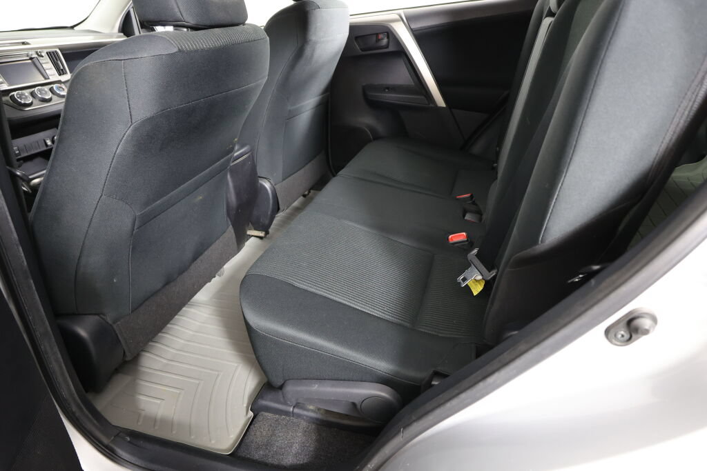 Used 2015 Toyota RAV4 LE AWD/4WD image 18