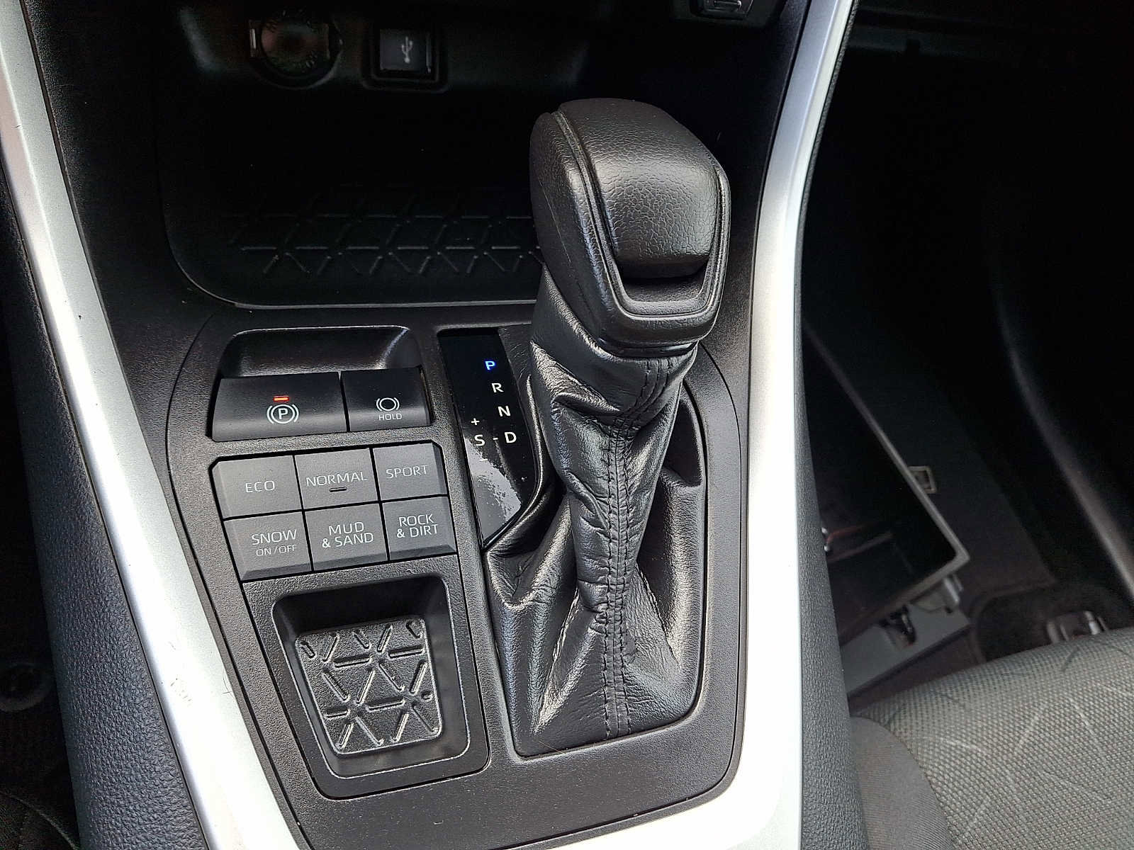 Used 2021 Toyota RAV4 XLE w/ Convenience Package image 17