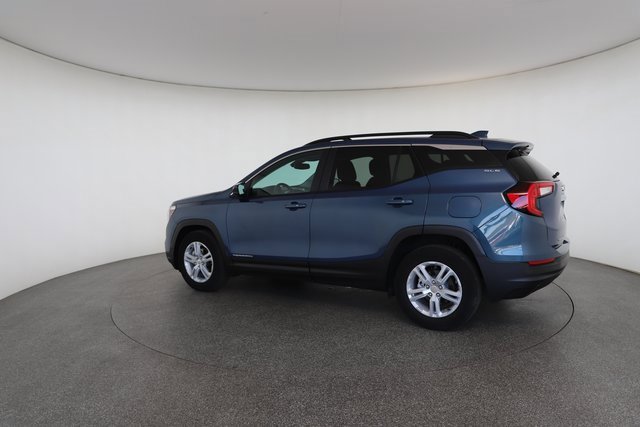 Used 2024 GMC Terrain SLE w/ Driver Convenience Package image 9