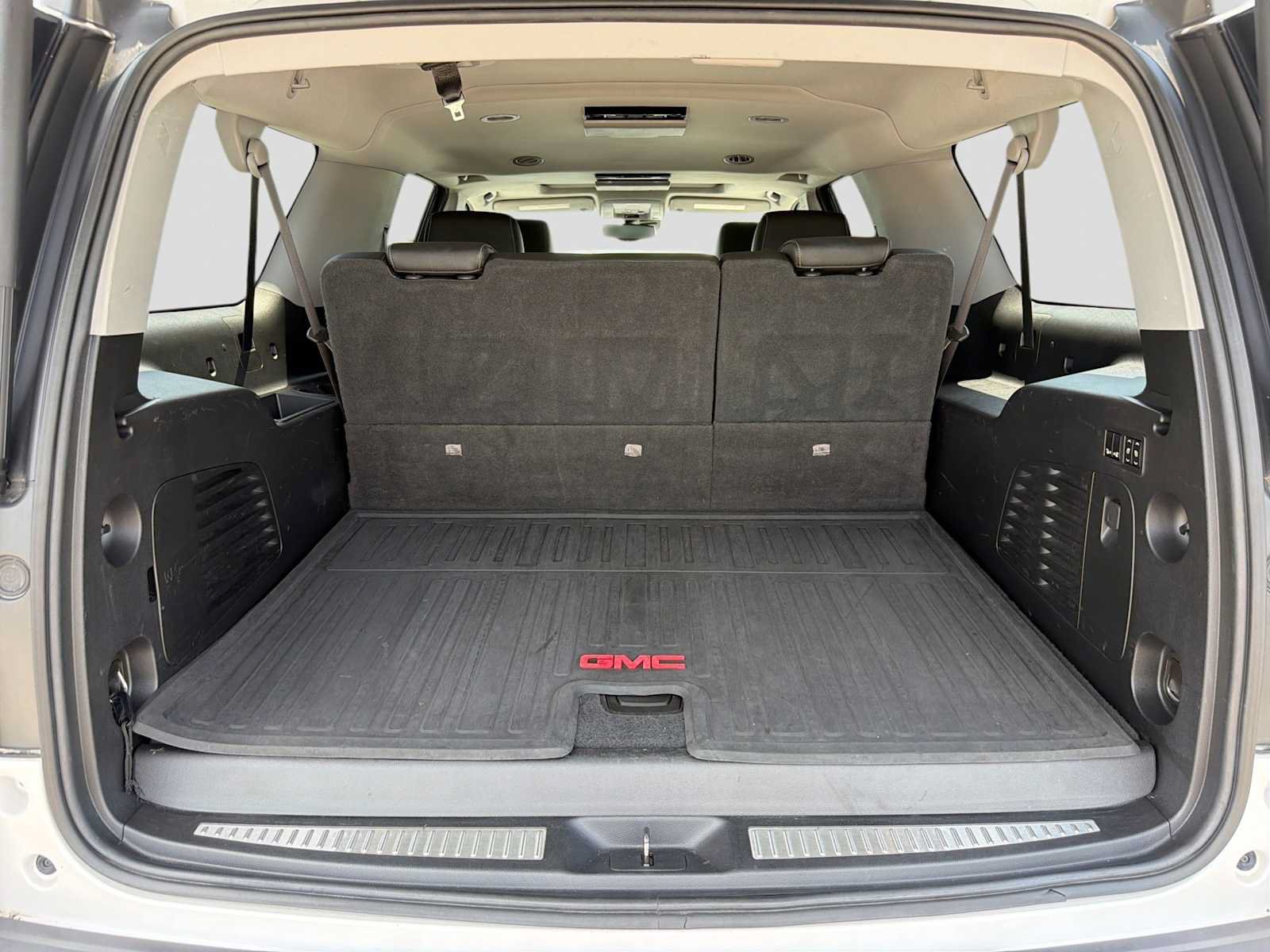 Used 2019 GMC Yukon XL SLT w/ Open Road Package AWD/4WD image 36