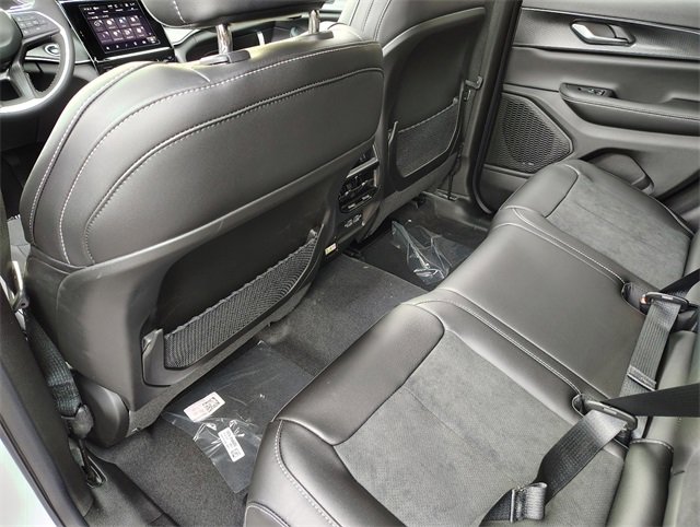 New 2025 Jeep Grand Cherokee Altitude image 31