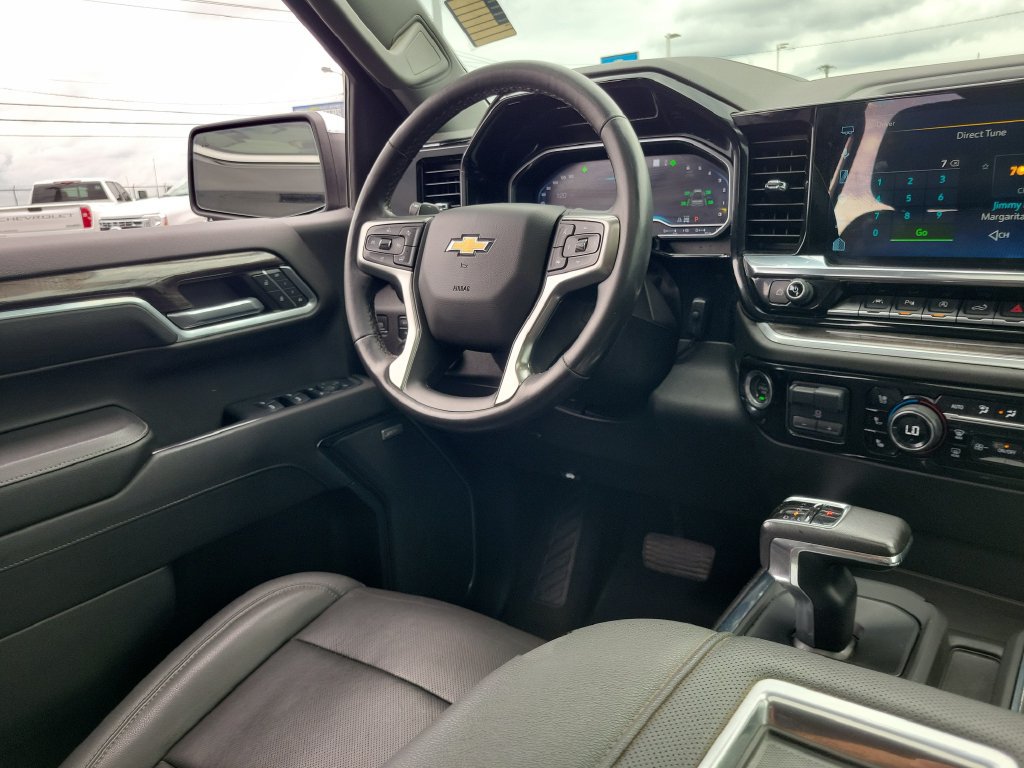 Used 2022 Chevrolet Silverado 1500 LTZ w/ LTZ Convenience Package II AWD/4WD image 13