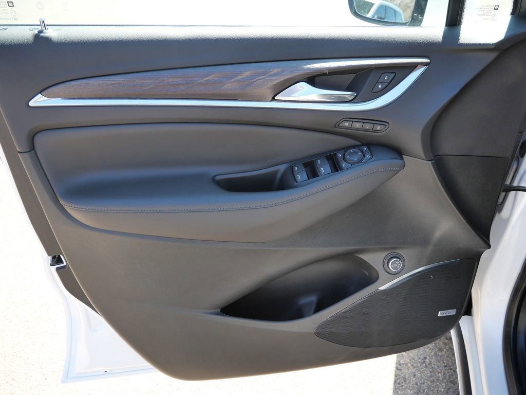 Used 2024 Buick Enclave Avenir w/ Avenir Technology Package image 32