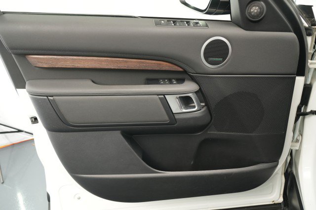 Used 2019 Land Rover Discovery HSE AWD/4WD image 28