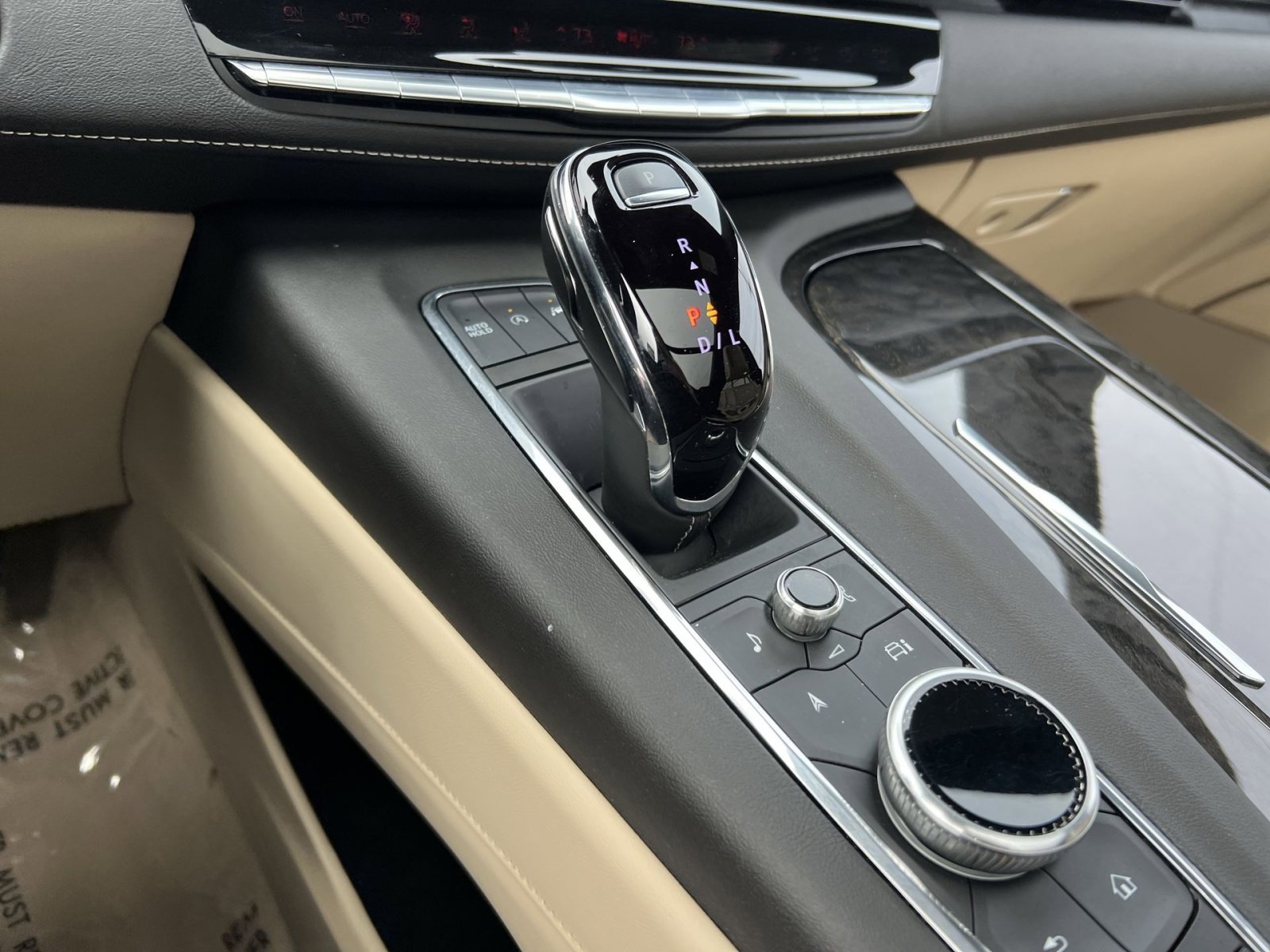 Used 2024 Cadillac Escalade ESV Premium Luxury image 21