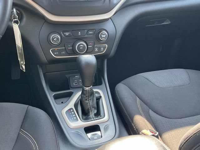 Used 2015 Jeep Cherokee Latitude FWD image 15