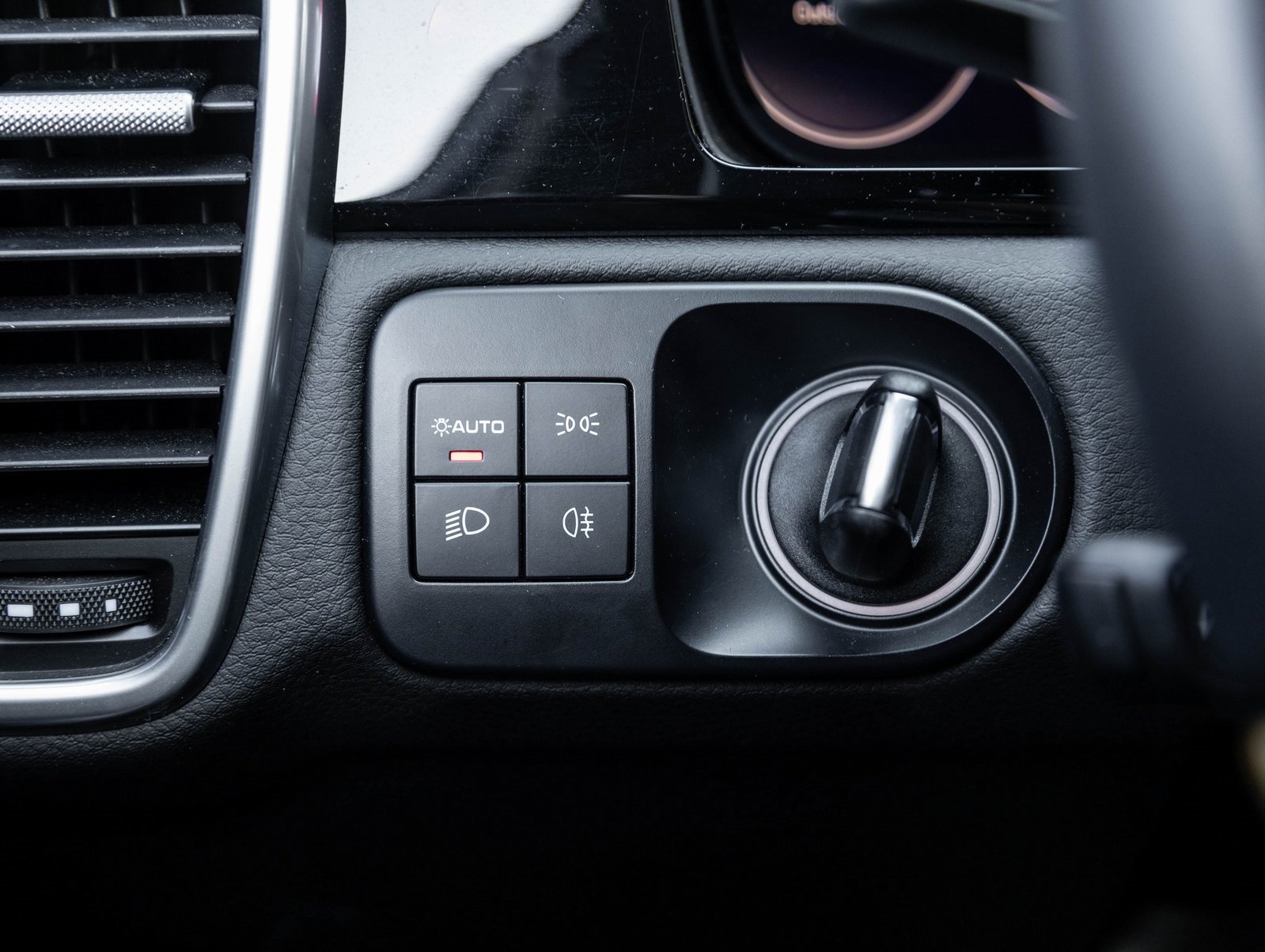 Certified 2023 Porsche Cayenne Platinum Edition image 17