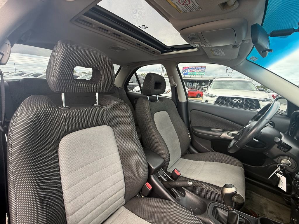 Used 2004 Nissan Sentra SE-R Spec V w/ Sunroof Pkg FWD image 22