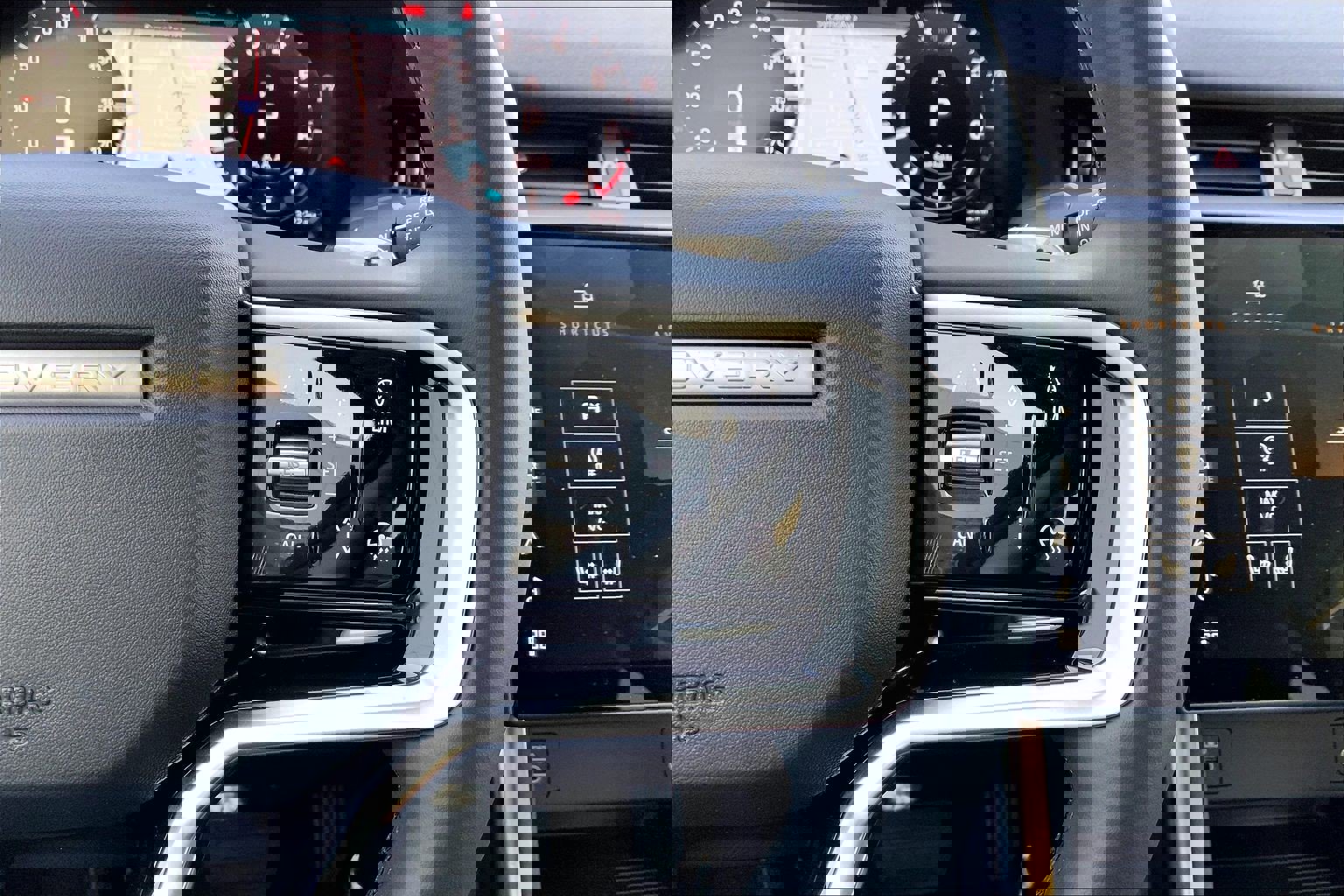 Used 2024 Land Rover Discovery Sport S image 24