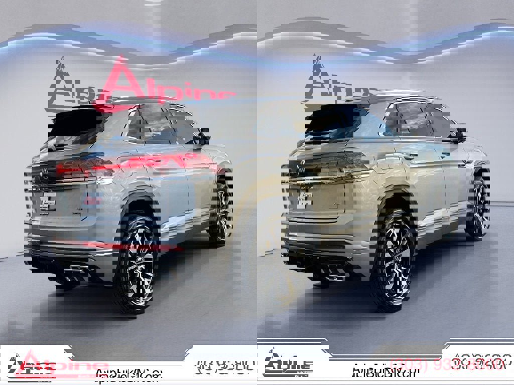 Used 2024 Volkswagen Atlas Cross Sport SEL Premium R-Line image 5