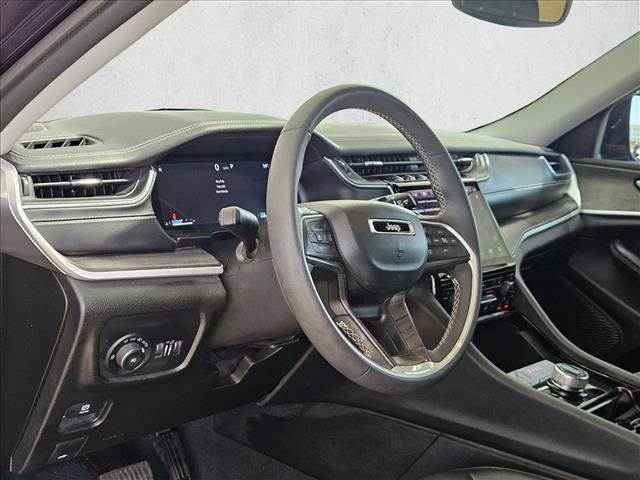 Used 2023 Jeep Grand Cherokee Limited AWD/4WD image 9