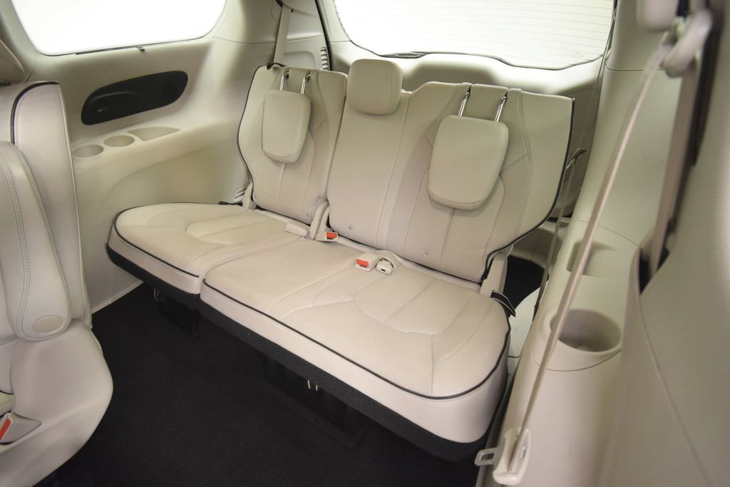 Used 2020 Chrysler Pacifica Limited FWD image 17