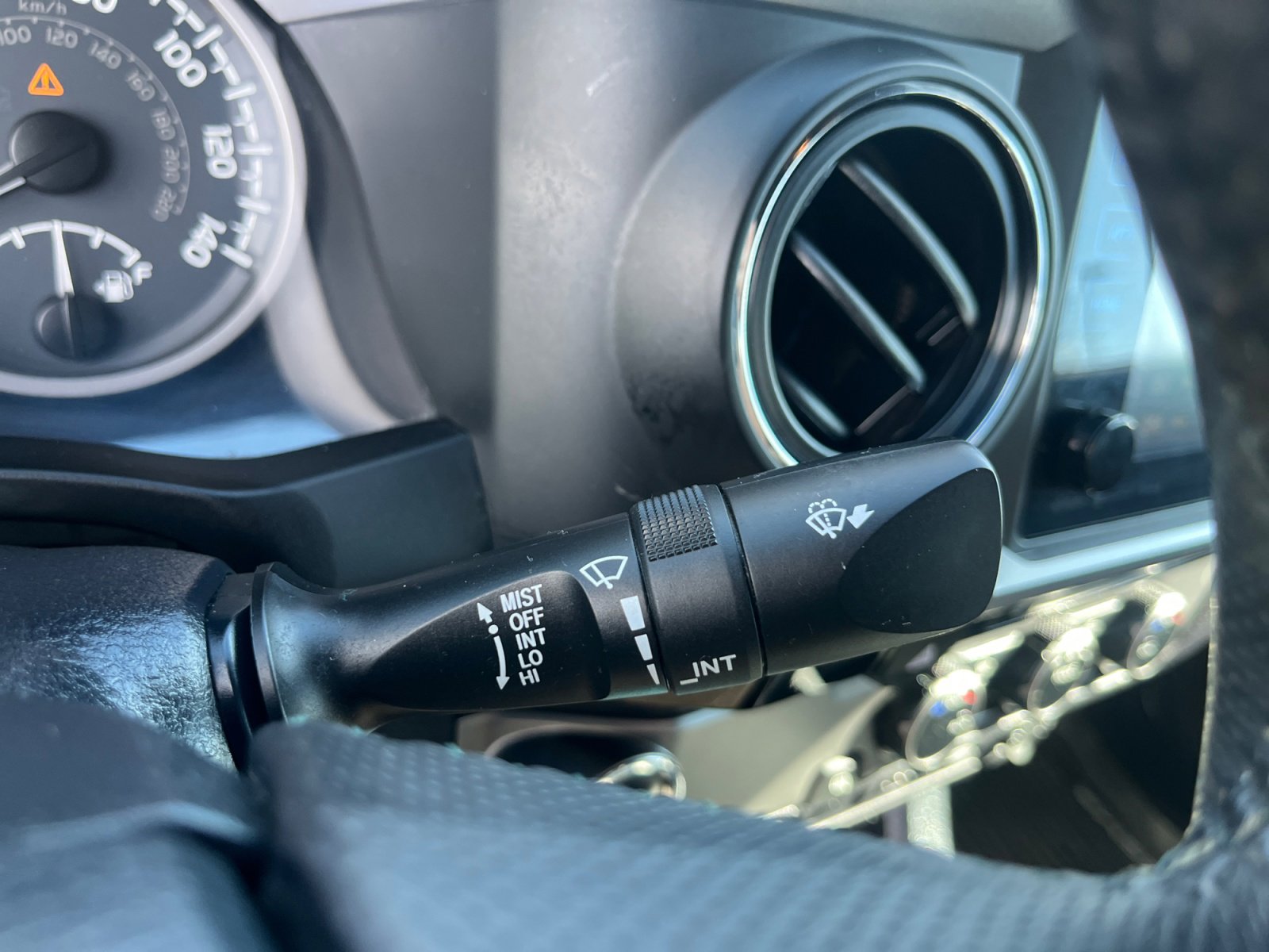 Used 2017 Toyota Tacoma Limited image 11